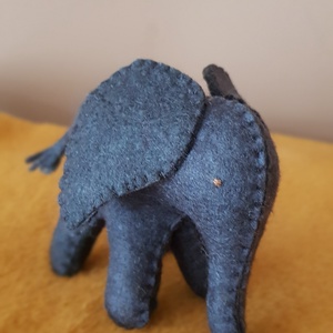 Filc szürke elefánt - játék & sport - plüssállat & játékfigura - elefánt - Meska.hu