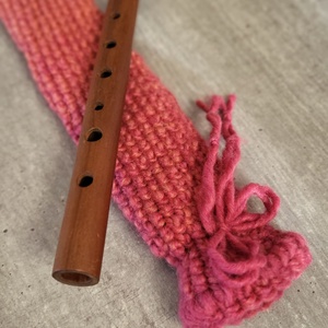 Horgolt furulyatok pink2, Könyv & Zene, Hangszer & Hangszertok, Horgolás, MESKA