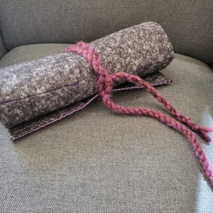 Krétatartó szürke-lila - Meska.hu