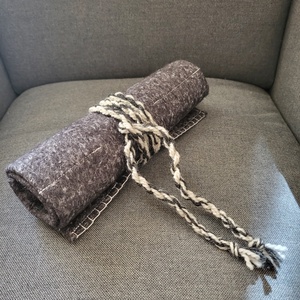 Krétatartó szürke-fehér - Meska.hu