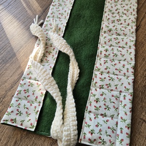 Krétatartó zöld, virágos - otthon & életmód - papír, írószer - tolltartó & ceruzatekercs - Meska.hu