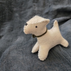 Filc foxi kutya fehér - játék & sport - plüssállat & játékfigura - kutya - Meska.hu Filc foxi kutya fehér - játék & sport - plüssállat & játékfigura - kutya - Meska.hu