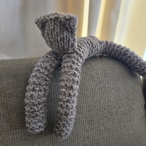 Kötött gyapjú cica - játék & sport - plüssállat & játékfigura - plüss dínók - Meska.hu