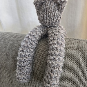 Kötött gyapjú cica - játék & sport - plüssállat & játékfigura - plüss dínók - Meska.hu