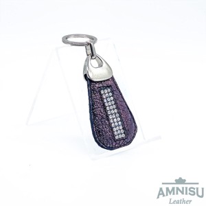 Metál barna krokkómintás csepp alakú swarovski köves bőr kulcstartó H4029 - Meska.hu