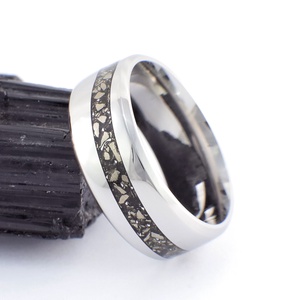 Nemesacél Gyűrű Pirit Ásvánnyal És Fémforgács Darabokkal. Vízálló, Karcálló, Anti-Allergén, Egyedi Megrendelésre! - ékszer - gyűrű - kerek gyűrű - Meska.hu