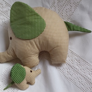 Trombi és fia az ölelgetős elefánt párna - otthon & életmód - babaszoba, gyerekszoba - gyerek díszpárna - Meska.hu Trombi és fia az ölelgetős elefánt párna - otthon & életmód - babaszoba, gyerekszoba - gyerek díszpárna - Meska.hu