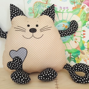 Cirmi az ölelgetős cica párna - játék & sport - plüssállat & játékfigura - cica - Meska.hu