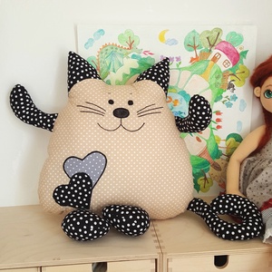 Cirmi az ölelgetős cica párna - játék & sport - plüssállat & játékfigura - cica - Meska.hu