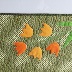 Tavaszi asztali futó sárga tulipánokkal, Otthon & Életmód, Konyhafelszerelés, tálalás, Tálalás, Terítő, Patchwork, foltvarrás, Varrás, MESKA