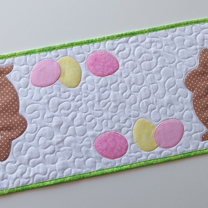 Tavaszi asztali futó rózsaszínű tojásokkal - otthon & életmód - konyhafelszerelés, tálalás - tálalás - terítő - Meska.hu