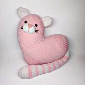 Szívből cica � vagy cicából szív? Plüss horgolt párna. - baba - mama - babaszoba dekoráció - gyerek díszpárna - Meska.hu