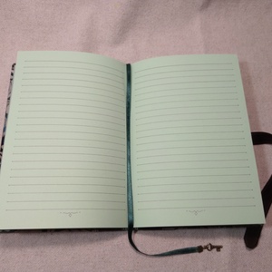 A/5 Zöld, bőr/textil kötésű, csatos, vonalas napló - otthon & életmód - papír, írószer - jegyzetfüzet & napló - Meska.hu