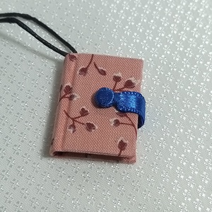 Rózsaszín mini könyvmedál, Ékszer, Nyaklánc, Medál, Könyvkötés, MESKA