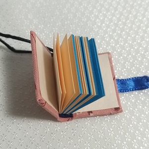 Rózsaszín mini könyvmedál - ékszer - nyaklánc - medál - Meska.hu Rózsaszín mini könyvmedál - ékszer - nyaklánc - medál - Meska.hu