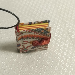 Apró mintás mini könyvmedál - ékszer - nyaklánc - medál - Meska.hu Apró mintás mini könyvmedál - ékszer - nyaklánc - medál - Meska.hu
