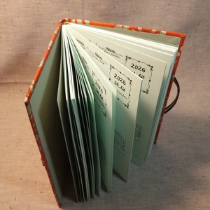 A/5 2026 Határidőnapló kampós, narancs batikolt - otthon & életmód - papír, írószer - naptár & tervező - Meska.hu