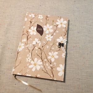 A/5 2026 Határidőnapló kampós, fehér virágos - Meska.hu