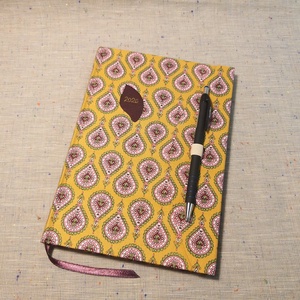 A/5 2026 Határidőnapló okker cseppmintás, tollas - Meska.hu