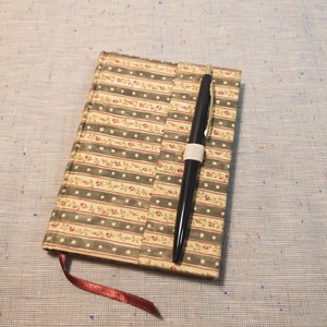 A/6 Zöld, rózsás-pöttyös, vonalas, tollas notesz  - Meska.hu