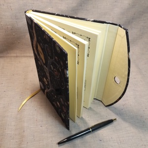 A/5 2026 Határidőnapló életfás, tollas - otthon & életmód - papír, írószer - naptár & tervező - Meska.hu