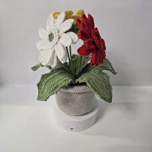 Horgolt kaspós gerbera - otthon & életmód - virágdekoráció - virágdíszek - asztali virágdísz - Meska.hu