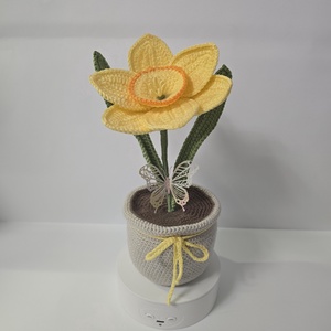 Horgolt nárcisz kaspóban, Otthon & Életmód, Virágdekoráció, Virágdíszek, Virágdísz kaspóban, Horgolás, MESKA
