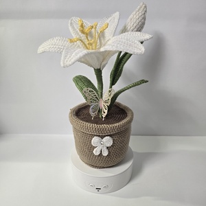 Horgolt liliom kaspóban - otthon & életmód - virágdekoráció - virágdíszek - virágdísz kaspóban - Meska.hu