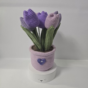 Horgolt tulipán kaspóban, Otthon & Életmód, Virágdekoráció, Virágdíszek, Virágdísz kaspóban, Horgolás, MESKA