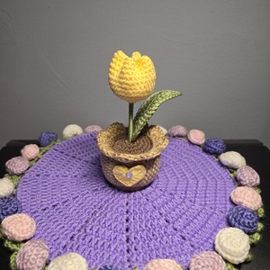 Horgolt tulipán kaspóban - Meska.hu