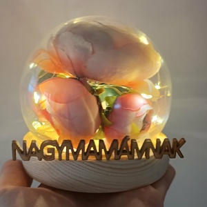 Nagyszülő, nagymama köszöntő üvegbúra fatalppal, LED világítással - esküvő - emlék & ajándék - köszönőajándék - Meska.hu