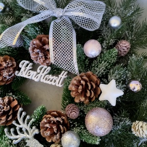 Karácsonyi ajtódísz ezüst szarvassal műfenyő koszorún - karácsony - adventi díszek - adventi ajtódísz - Meska.hu