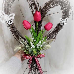 Szív alakú tulipános tavaszi ajtódísz  - Meska.hu