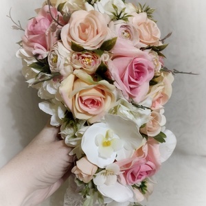 Csepp alakú rózsaszín-fehér-barack virágos menyasszonyi csokor  - esküvő - menyasszonyi- és dobócsokor - Meska.hu