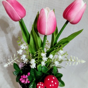 Rózsaszín tulipános kis asztaldísz, Otthon & Életmód, Dekoráció, Asztal és polc dekoráció, Asztaldísz, Mindenmás, Virágkötés, MESKA