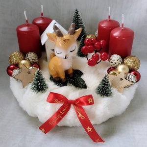 Fehér szőrmés adventi koszorú szarvassal (piros-arany), Karácsony, Adventi díszek, Adventi koszorú, Mindenmás, Virágkötés, MESKA