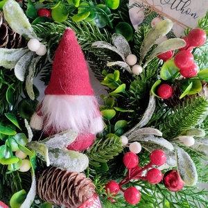 Manós karácsonyi ajtódísz műfenyő alapon - karácsony - karácsonyi lakásdekoráció - karácsonyi ajtódíszek - Meska.hu