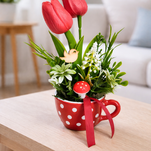 Tavaszi asutaldísz piros pöttyös csészében - Meska.hu