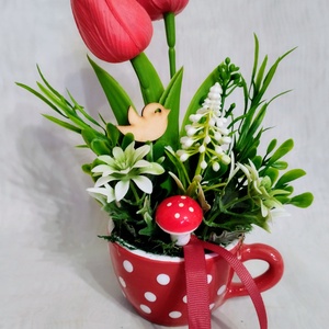 Tavaszi asutaldísz piros pöttyös csészében - otthon & életmód - dekoráció - asztal és polc dekoráció - asztaldísz - Meska.hu