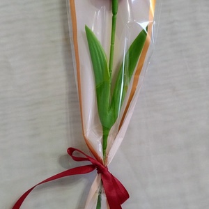 Nőnapi csomagolt élethű tulipán - otthon & életmód - dekoráció - asztal és polc dekoráció - asztaldísz - Meska.hu