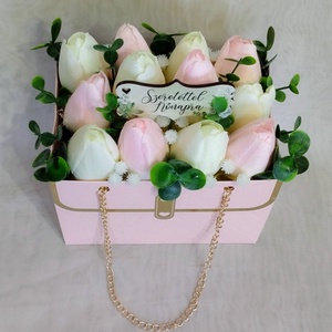 Tulipános táskadísz nőnapra - otthon & életmód - virágdekoráció - virágok - virágbox - Meska.hu