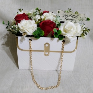 Rózsás táskadísz nőnapra - otthon & életmód - virágdekoráció - virágdíszek - asztali virágdísz - Meska.hu