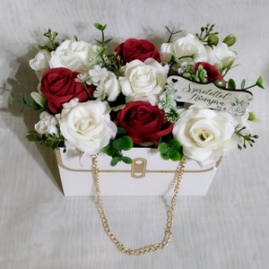 Rózsás táskadísz nőnapra - otthon & életmód - virágdekoráció - virágdíszek - asztali virágdísz - Meska.hu