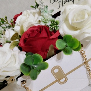 Rózsás táskadísz nőnapra - otthon & életmód - virágdekoráció - virágdíszek - asztali virágdísz - Meska.hu