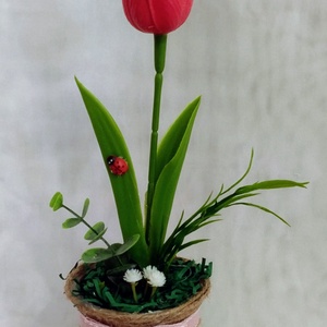 Élethű tulipános dísz saját készítésű kaspóban  - otthon & életmód - virágdekoráció - virágdíszek - virágdísz kaspóban - Meska.hu