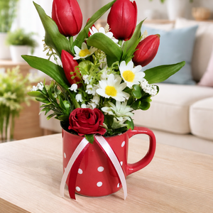 Piros pöttyös bögrés tavaszi dísz, Otthon & Életmód, Dekoráció, Asztal és polc dekoráció, Asztaldísz, Mindenmás, Virágkötés, MESKA