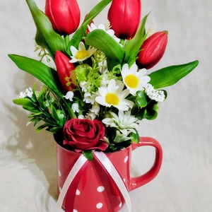 Piros pöttyös bögrés tavaszi dísz - otthon & életmód - dekoráció - asztal és polc dekoráció - asztaldísz - Meska.hu