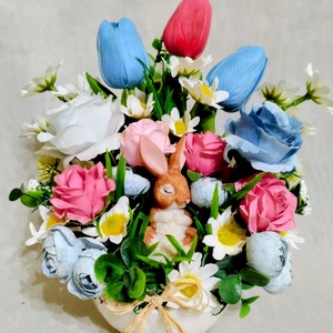 Nyuszis tavaszi asztaldísz kék tulipánokkal - otthon & életmód - dekoráció - húsvéti asztaldíszek - Meska.hu