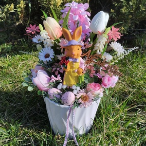 Nyuszi kisasszony tavaszi sétája asztaldísz - Meska.hu