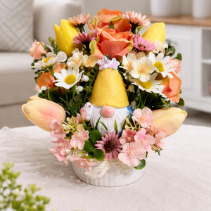 Sárga kalapos manós asztaldísz , Otthon & Életmód, Dekoráció, Asztal és polc dekoráció, Asztaldísz, Mindenmás, Virágkötés, MESKA